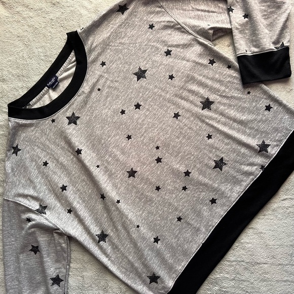 Splendid Tops - Splendid Cozy Star Print Stretch Jersey Crewneck Pullover Sweatshirt Gray Black